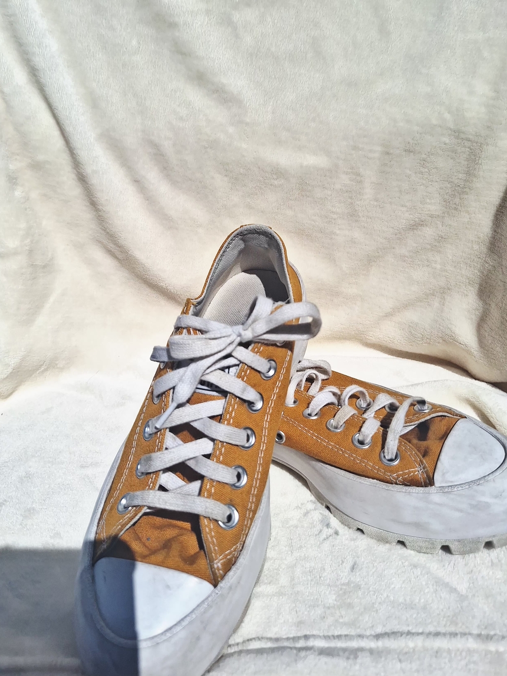 Converse Women Low Top Sneakers in Mustard Yellow and White Size 7 - Picture 9 of 11